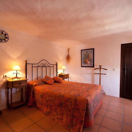 Cortijo La Haza Bed and Breakfast Iznájar Exteriör bild