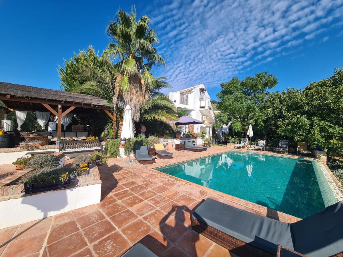 Cortijo La Haza Bed and Breakfast Iznájar Exteriör bild