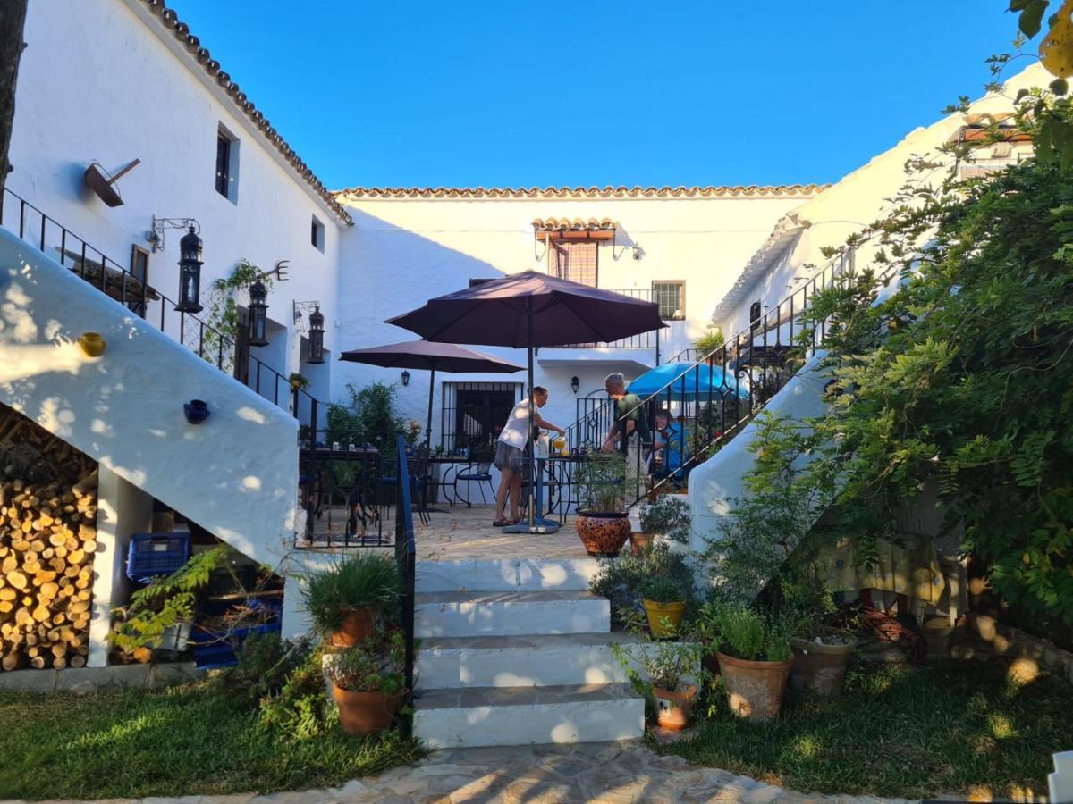 Cortijo La Haza Bed and Breakfast Iznájar Exteriör bild
