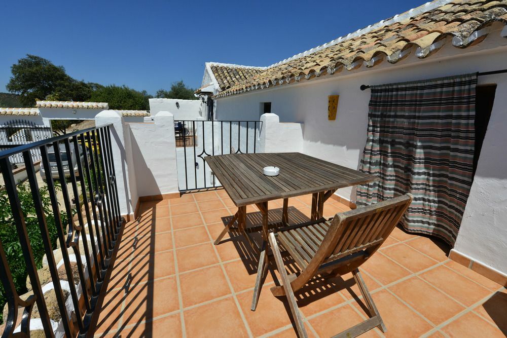 Cortijo La Haza Bed and Breakfast Iznájar Exteriör bild